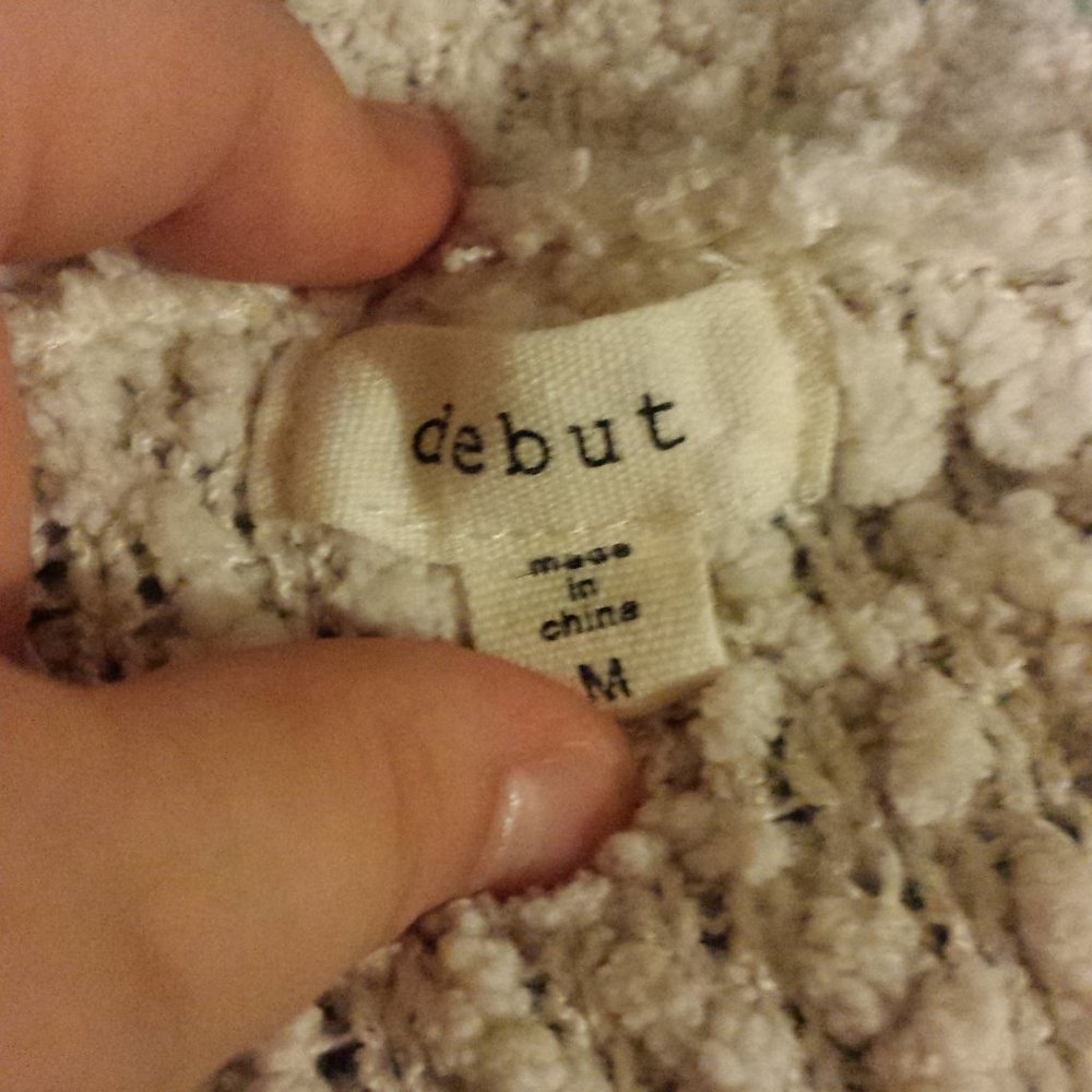 Debut sweater size M